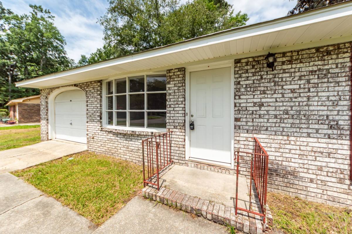 House for rent at 107 Greenhurst Ave, Summerville, SC 29485