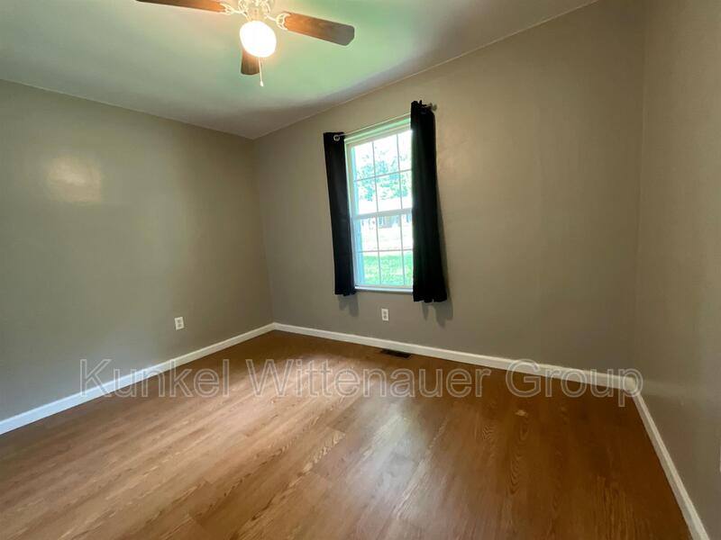 Apartment for rent at 21 Gundlach Place, Belleville, IL 62226