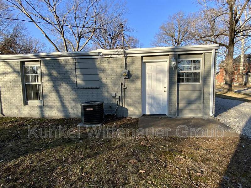 Apartment for rent at 21 Gundlach Place, Belleville, IL 62226