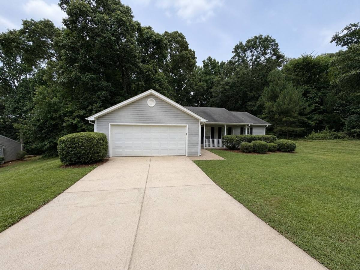 House for rent at 211 Ravenwood Court, Bethlehem, GA 30620