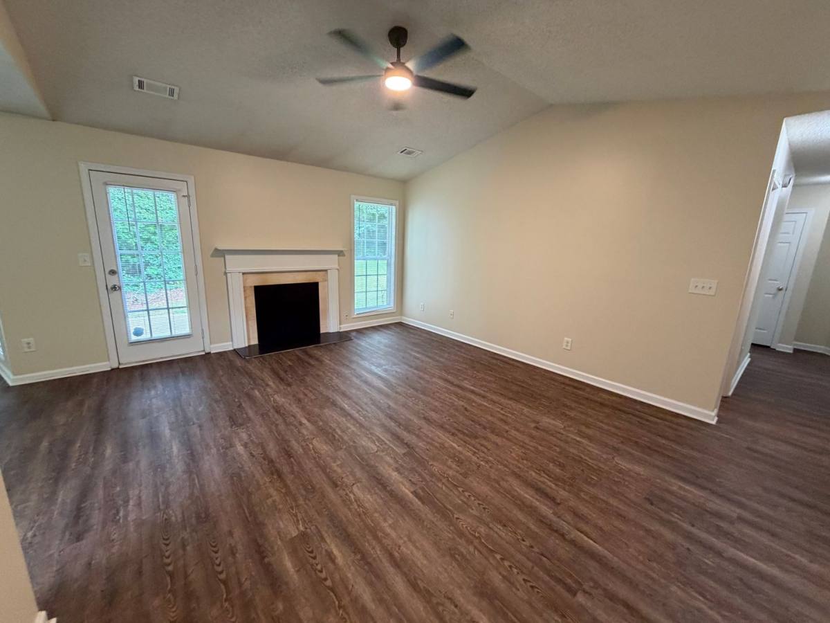 House for rent at 211 Ravenwood Court, Bethlehem, GA 30620