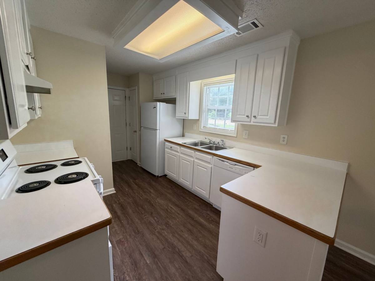 House for rent at 211 Ravenwood Court, Bethlehem, GA 30620