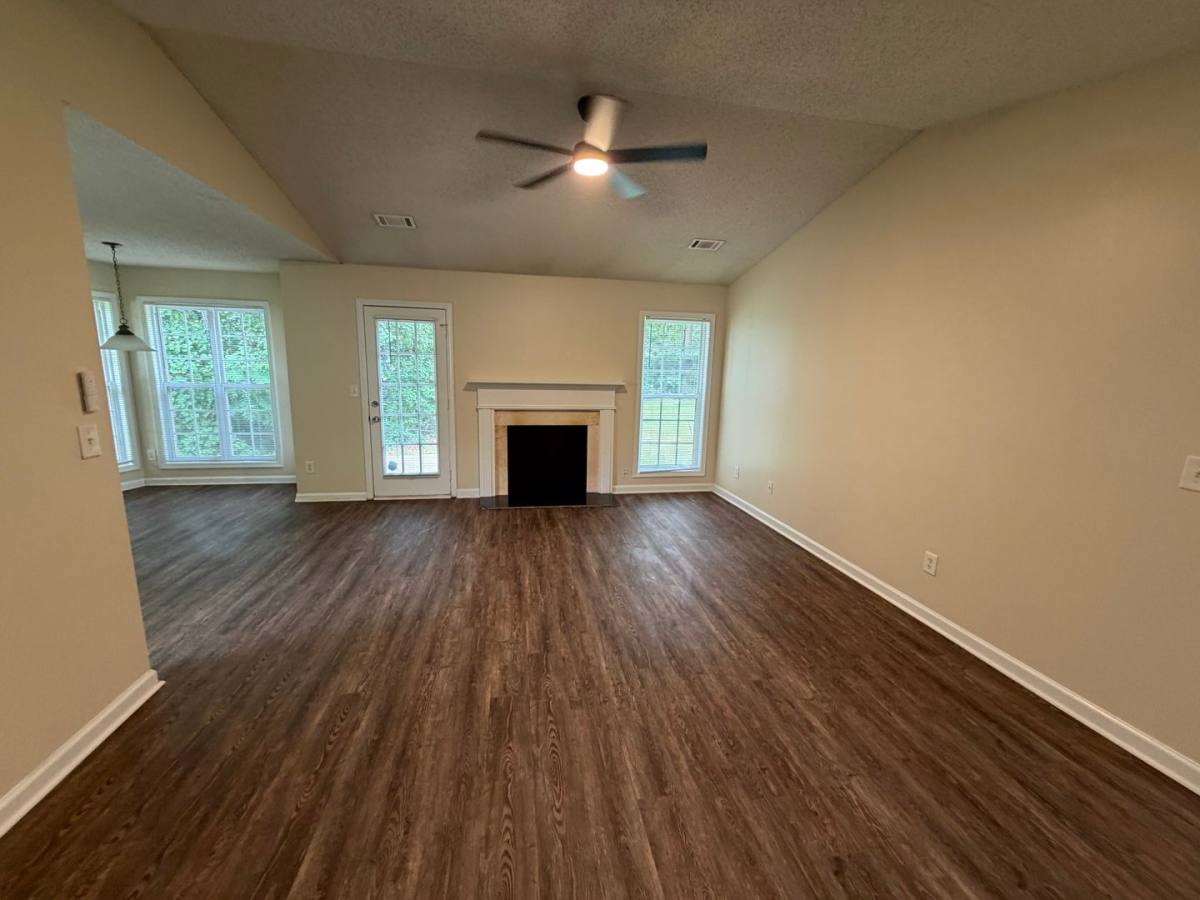 House for rent at 211 Ravenwood Court, Bethlehem, GA 30620