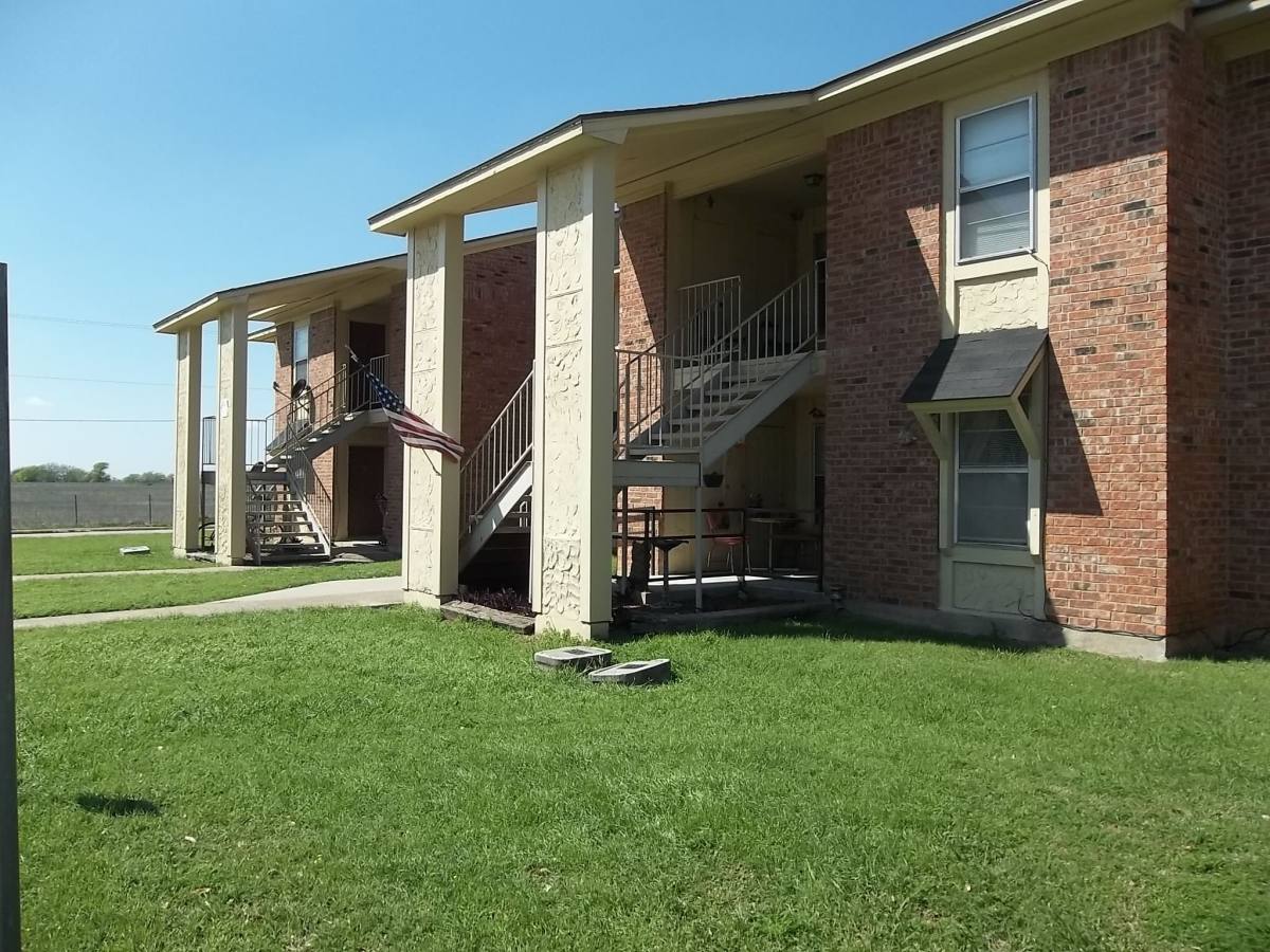 Apartment for rent at 1107 W Whitney Place Dr, Whitney, TX 76692