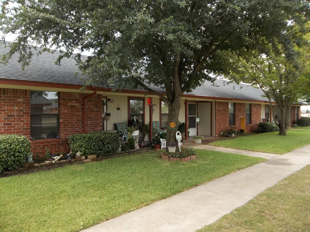 Apartment for rent at 1031 Old Bynum Rd, Hillsboro, TX 76645