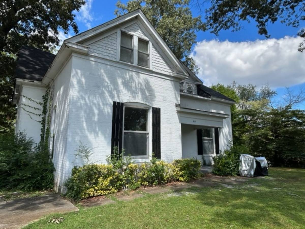 Apartment for rent at 615 Memorial Dr SW, Decatur, AL 35601