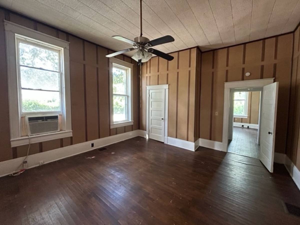 Apartment for rent at 615 Memorial Dr SW, Decatur, AL 35601