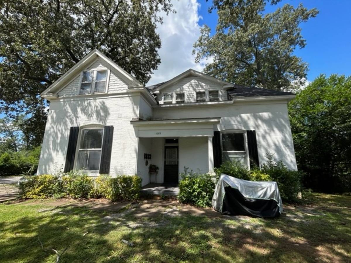 Apartment for rent at 615 Memorial Dr SW, Decatur, AL 35601