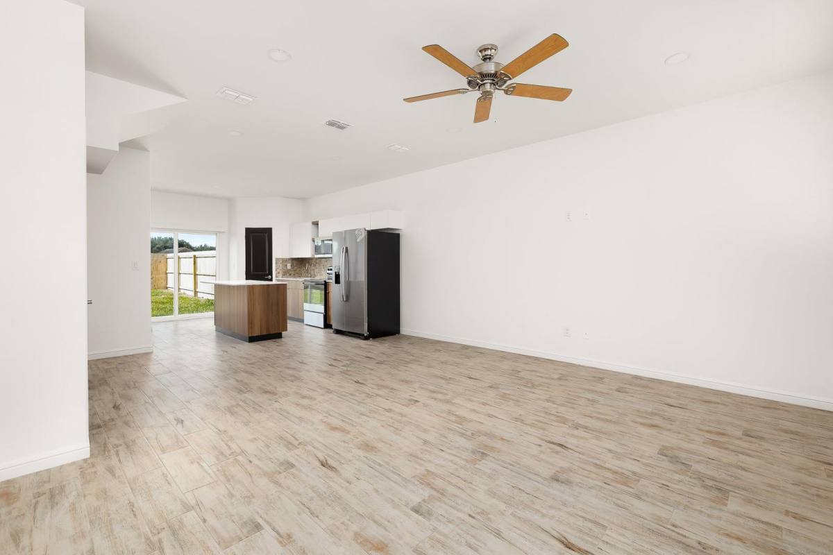 Townhouse for rent at 609 Jasper St 609-2, Edinburg, TX 78541