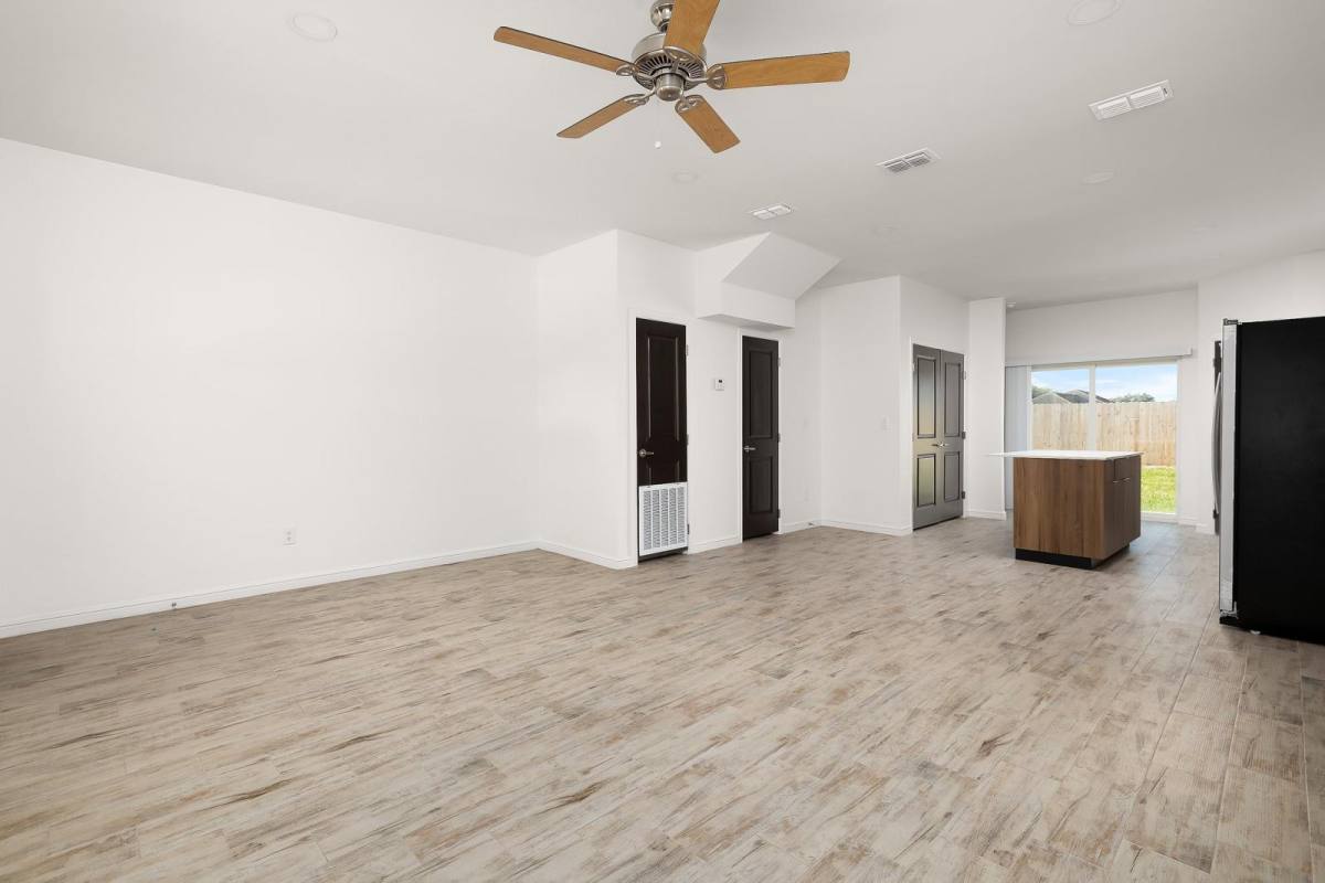 Townhouse for rent at 609 Jasper St 609-2, Edinburg, TX 78541