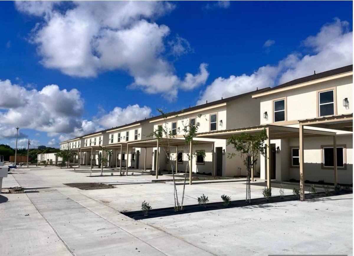 Townhouse for rent at 609 Jasper St 609-2, Edinburg, TX 78541