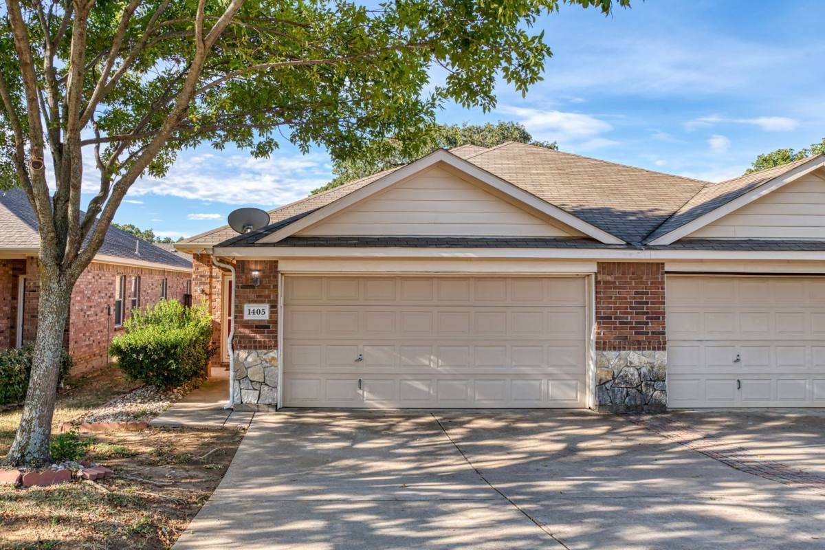 Apartment for rent at 1405 Piedmont Dr, Mansfield, TX 76063