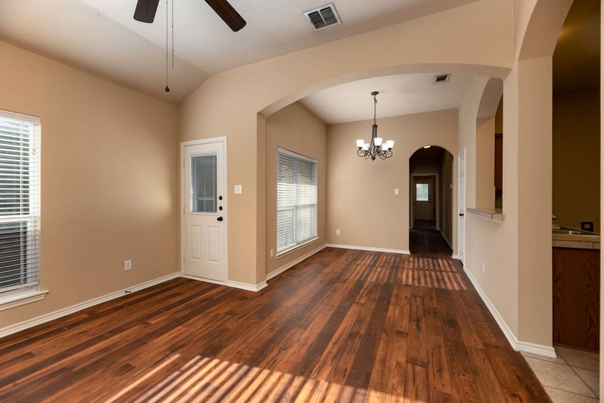 Apartment for rent at 1405 Piedmont Dr, Mansfield, TX 76063