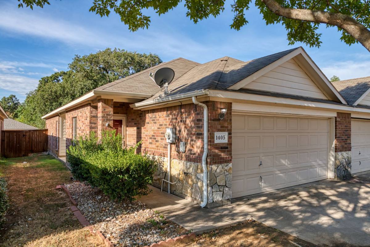 Apartment for rent at 1405 Piedmont Dr, Mansfield, TX 76063