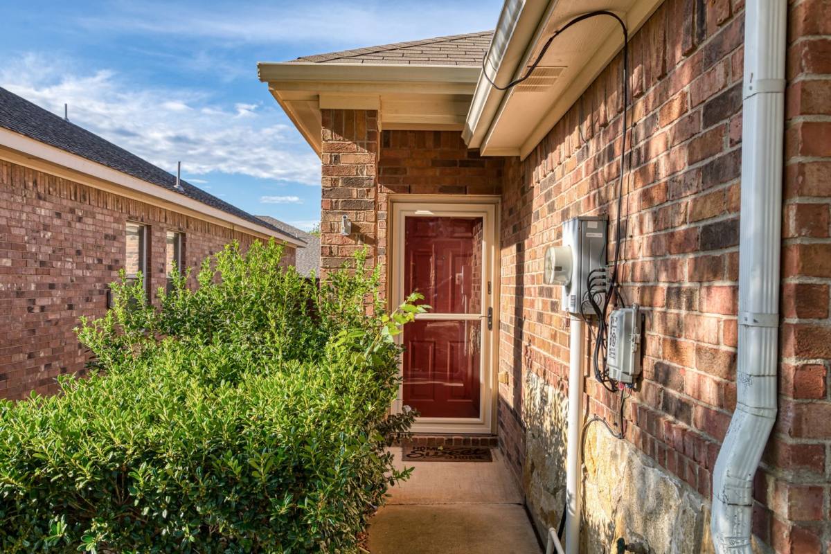 Apartment for rent at 1405 Piedmont Dr, Mansfield, TX 76063