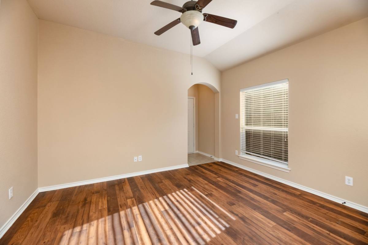 Apartment for rent at 1405 Piedmont Dr, Mansfield, TX 76063
