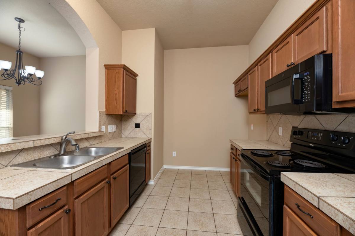 Apartment for rent at 1405 Piedmont Dr, Mansfield, TX 76063