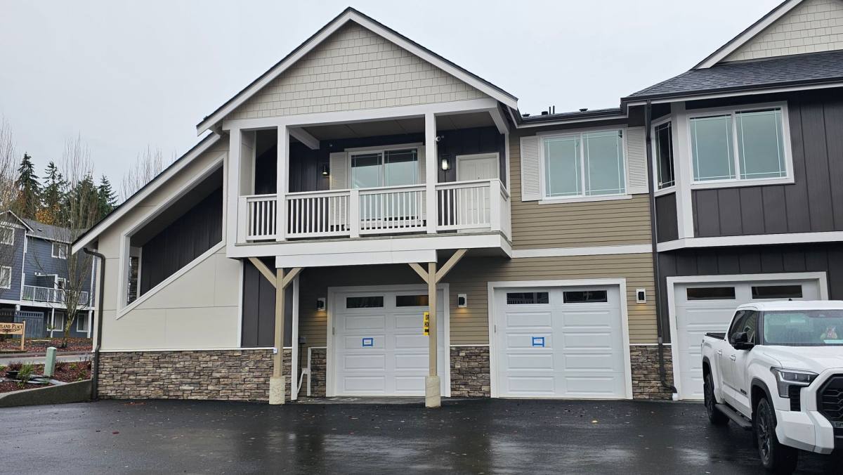 Condo for rent at 4002 10th St SE, Puyallup, WA 98374