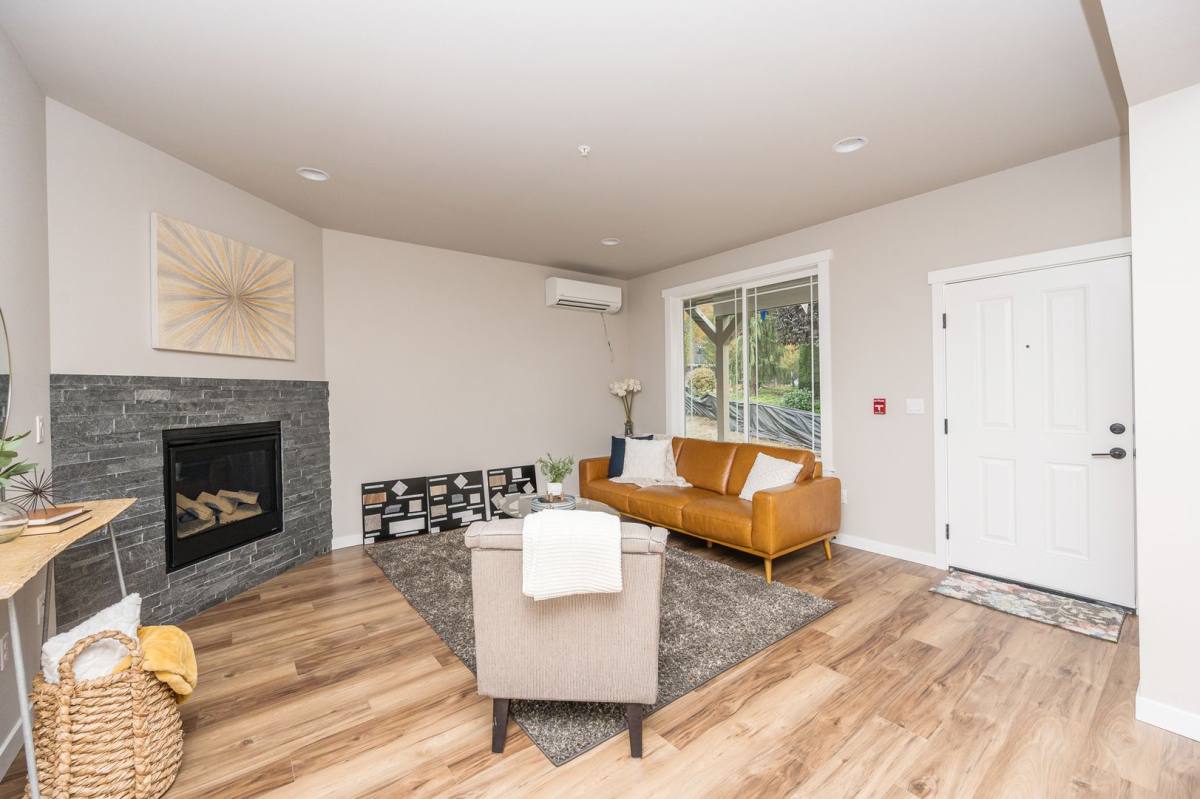 Condo for rent at 4002 10th St SE, Puyallup, WA 98374