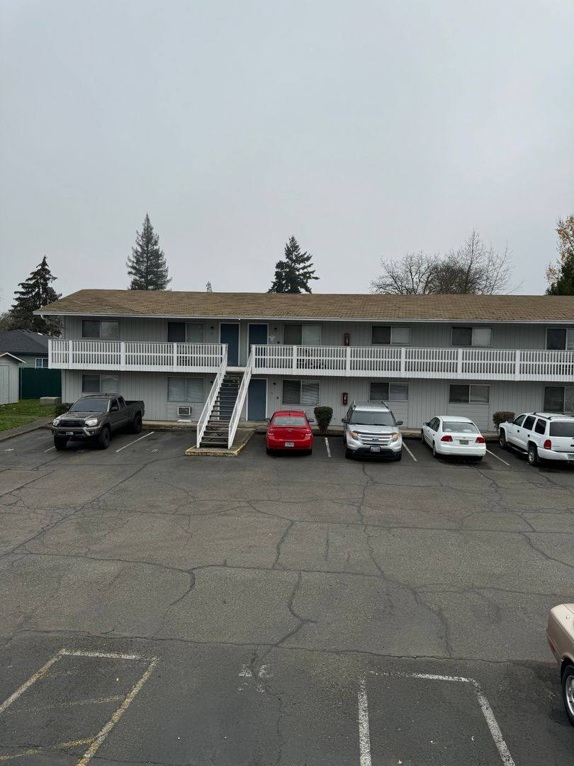Apartment for rent at 3032 W Harvard Ave, Roseburg, OR 97471