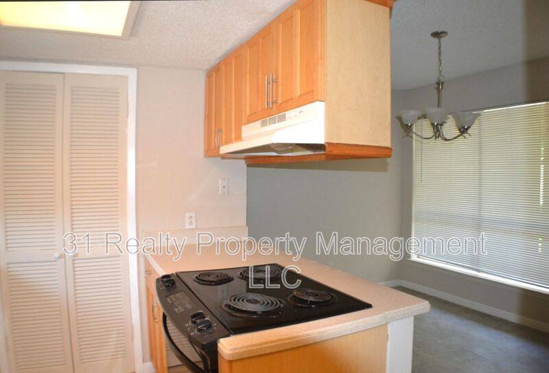 Townhouse for rent at 5616 Harvest Hill Rd, Dallas, TX 75230
