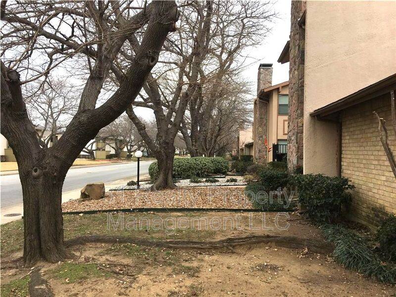 Townhouse for rent at 5616 Harvest Hill Rd, Dallas, TX 75230