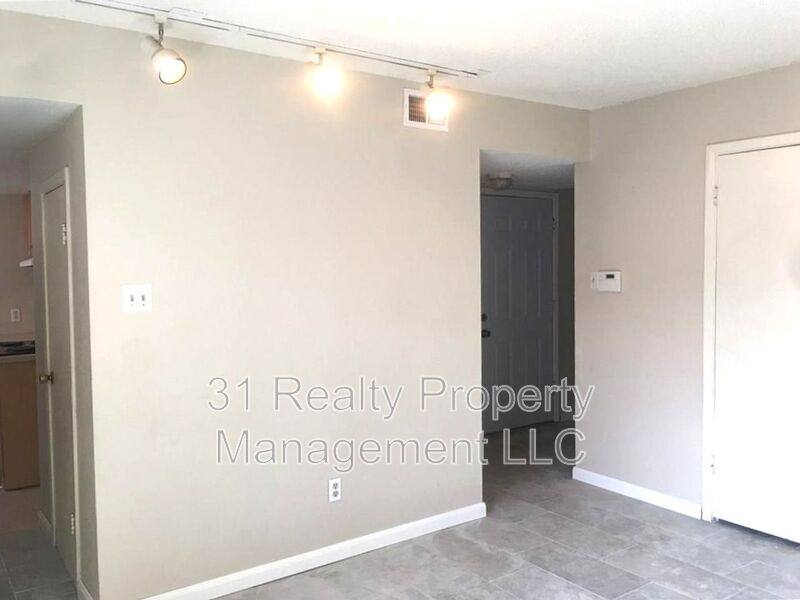 Townhouse for rent at 5616 Harvest Hill Rd, Dallas, TX 75230