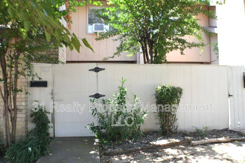 Townhouse for rent at 5616 Harvest Hill Rd, Dallas, TX 75230
