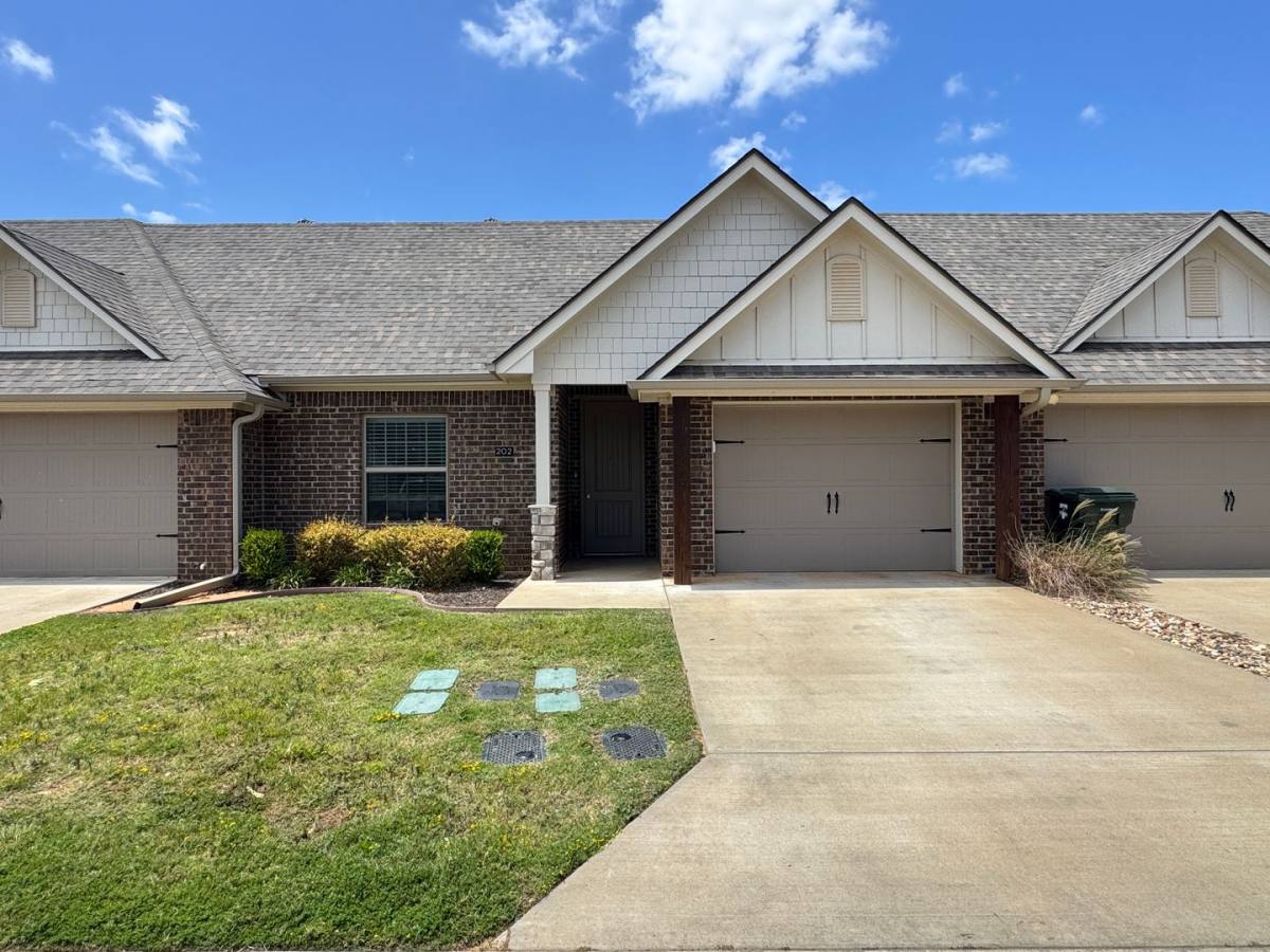 Apartment for rent at 4300 Huntingtower Dr, Tyler, TX 75707