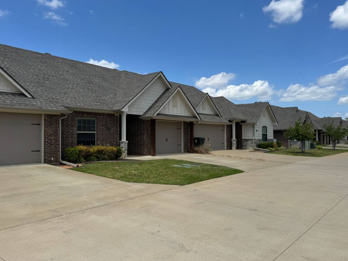 Apartment for rent at 4300 Huntingtower Dr, Tyler, TX 75707