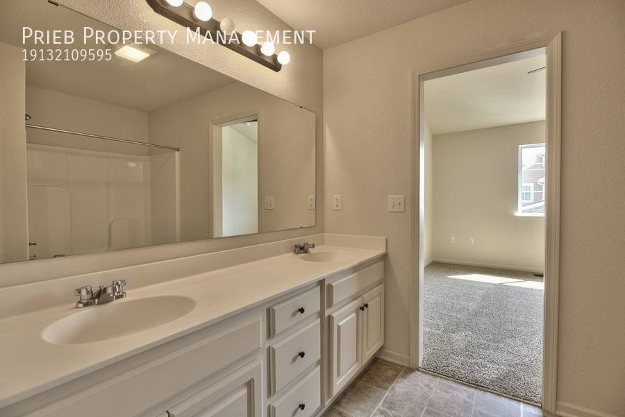 Townhouse for rent at 21629 W 126th Terrace #BUILDING 24, Olathe, KS 66061