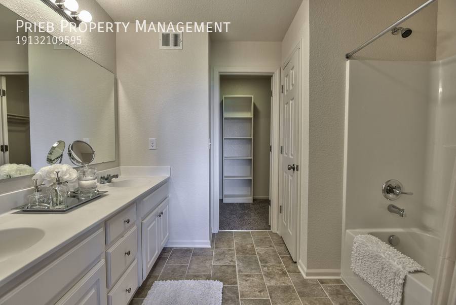Townhouse for rent at 21629 W 126th Terrace #BUILDING 24, Olathe, KS 66061