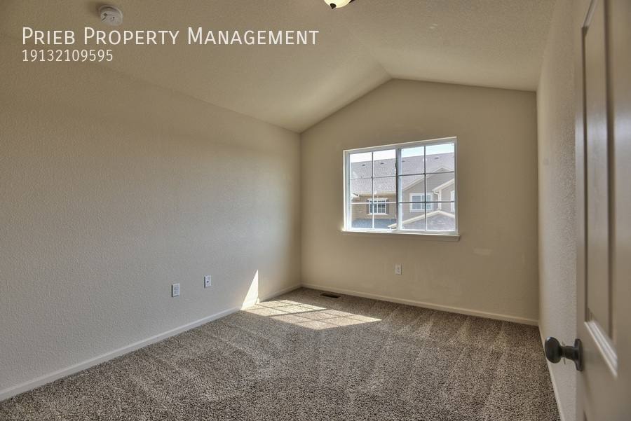 Townhouse for rent at 21629 W 126th Terrace #BUILDING 24, Olathe, KS 66061