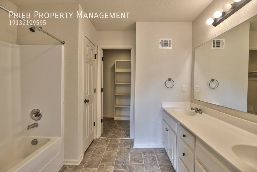 Townhouse for rent at 21629 W 126th Terrace #BUILDING 24, Olathe, KS 66061