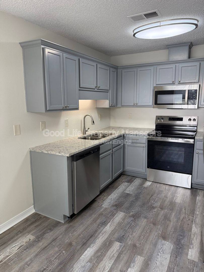 Apartment for rent at 9980 Bowman Ave #C, Pensacola, FL 32534