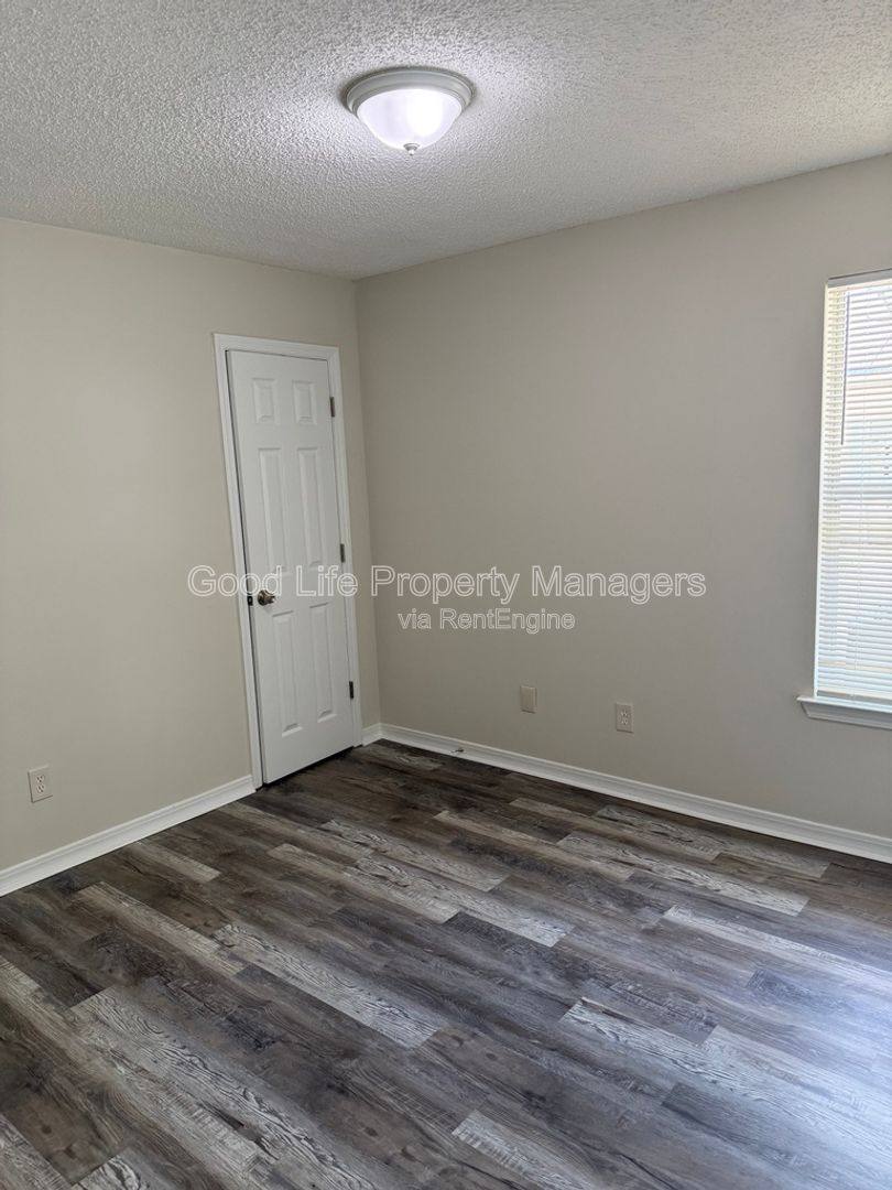 Apartment for rent at 9980 Bowman Ave #C, Pensacola, FL 32534