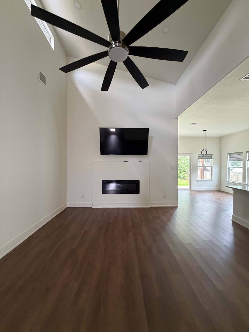 House for rent at 3015 Brazos River Dr, Granbury, TX 76048