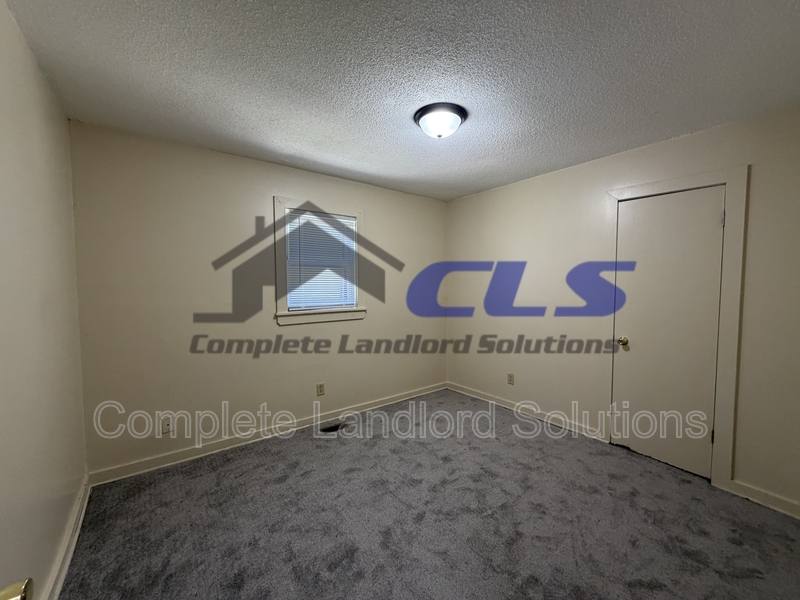 Apartment for rent at 1362 Chestnut St #1, Terre Haute, IN 47807