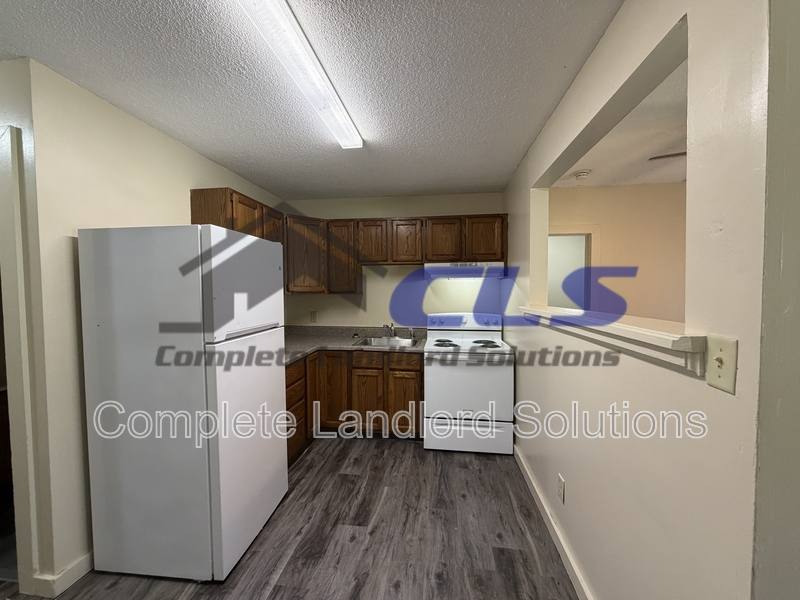 Apartment for rent at 1362 Chestnut St #1, Terre Haute, IN 47807