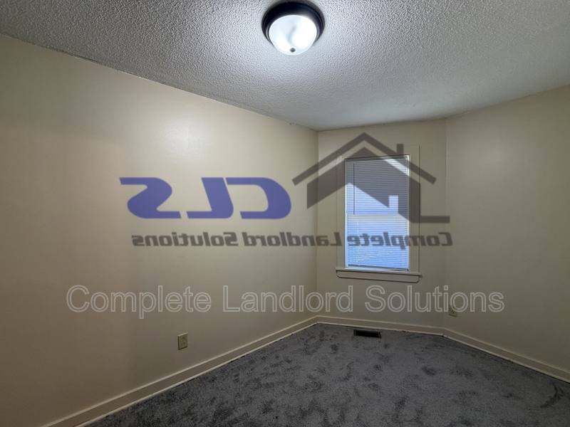 Apartment for rent at 1362 Chestnut St #1, Terre Haute, IN 47807