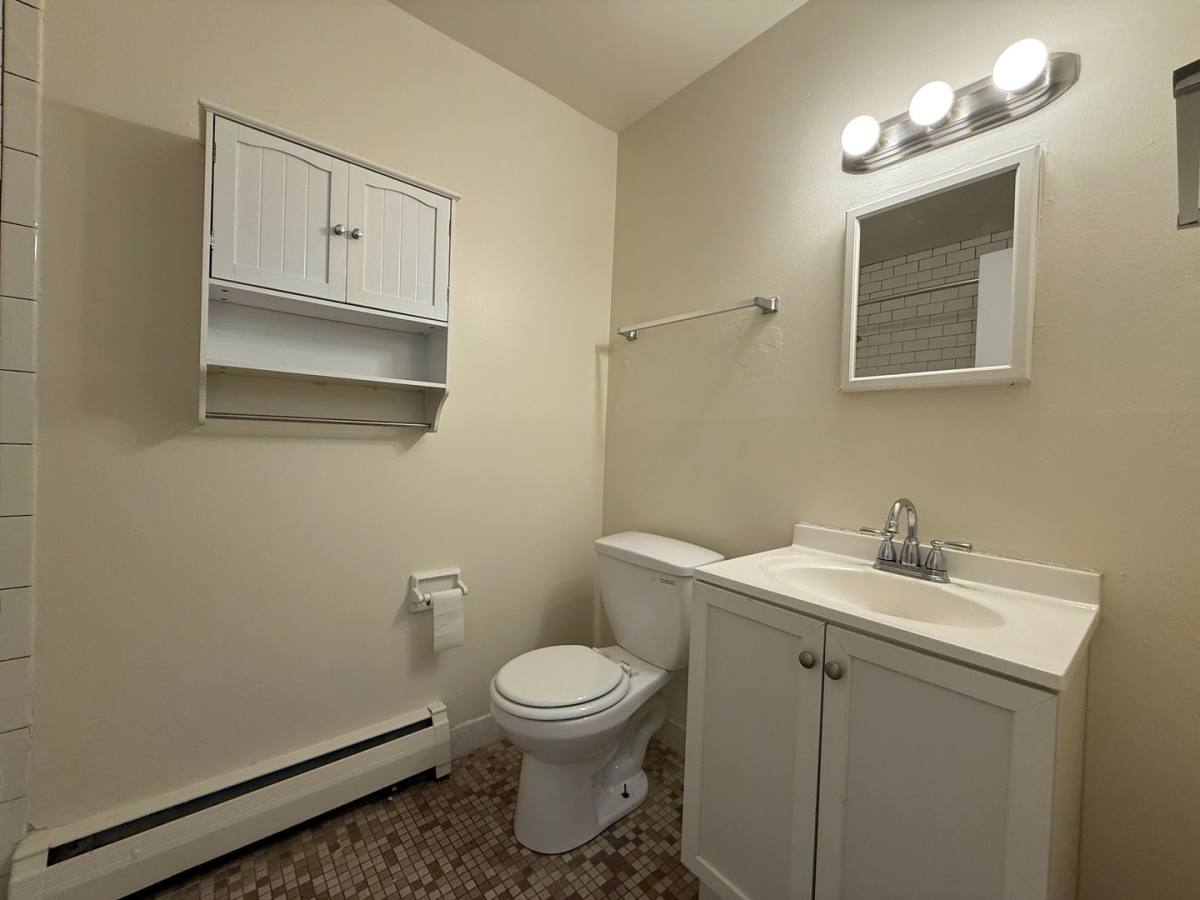 1004 E Pleasant St, Milwaukee, WI 53202 - Apartment for Rent - Image 10