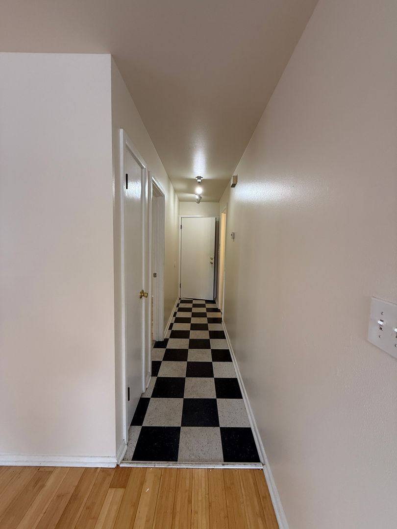 1004 E Pleasant St, Milwaukee, WI 53202 - Apartment for Rent - Image 6