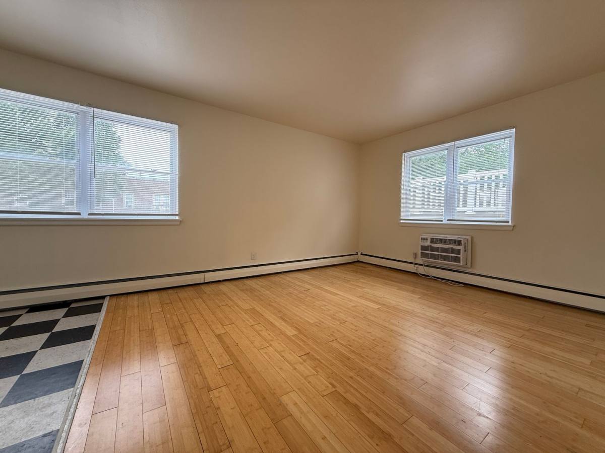1004 E Pleasant St, Milwaukee, WI 53202 - Apartment for Rent - Image 3