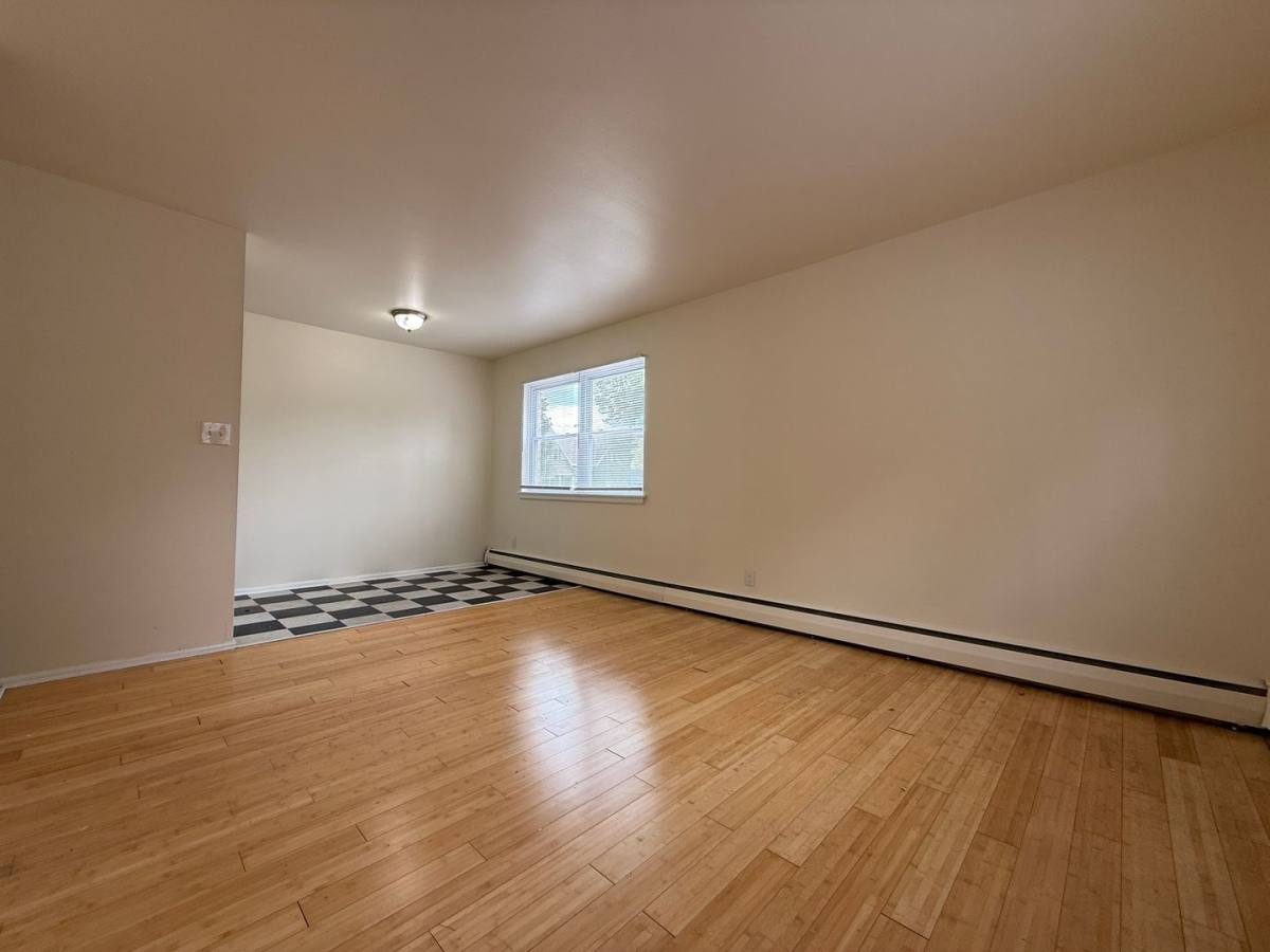 1004 E Pleasant St, Milwaukee, WI 53202 - Apartment for Rent - Image 4