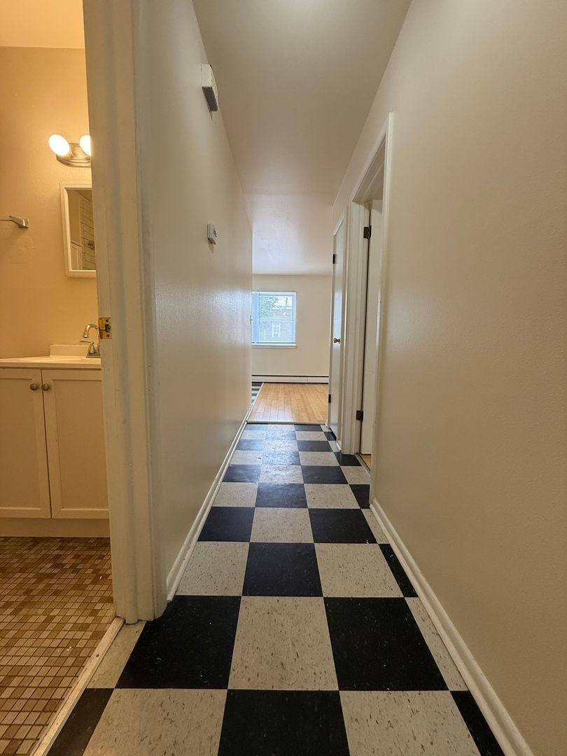 1004 E Pleasant St, Milwaukee, WI 53202 - Apartment for Rent - Image 9