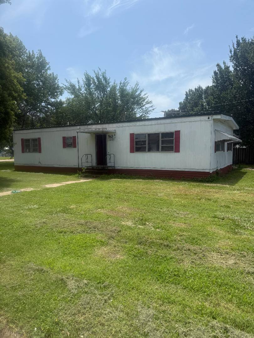 125 E Ave #C, Mount Hope, KS 67108 - Apartment for Rent - Image 1