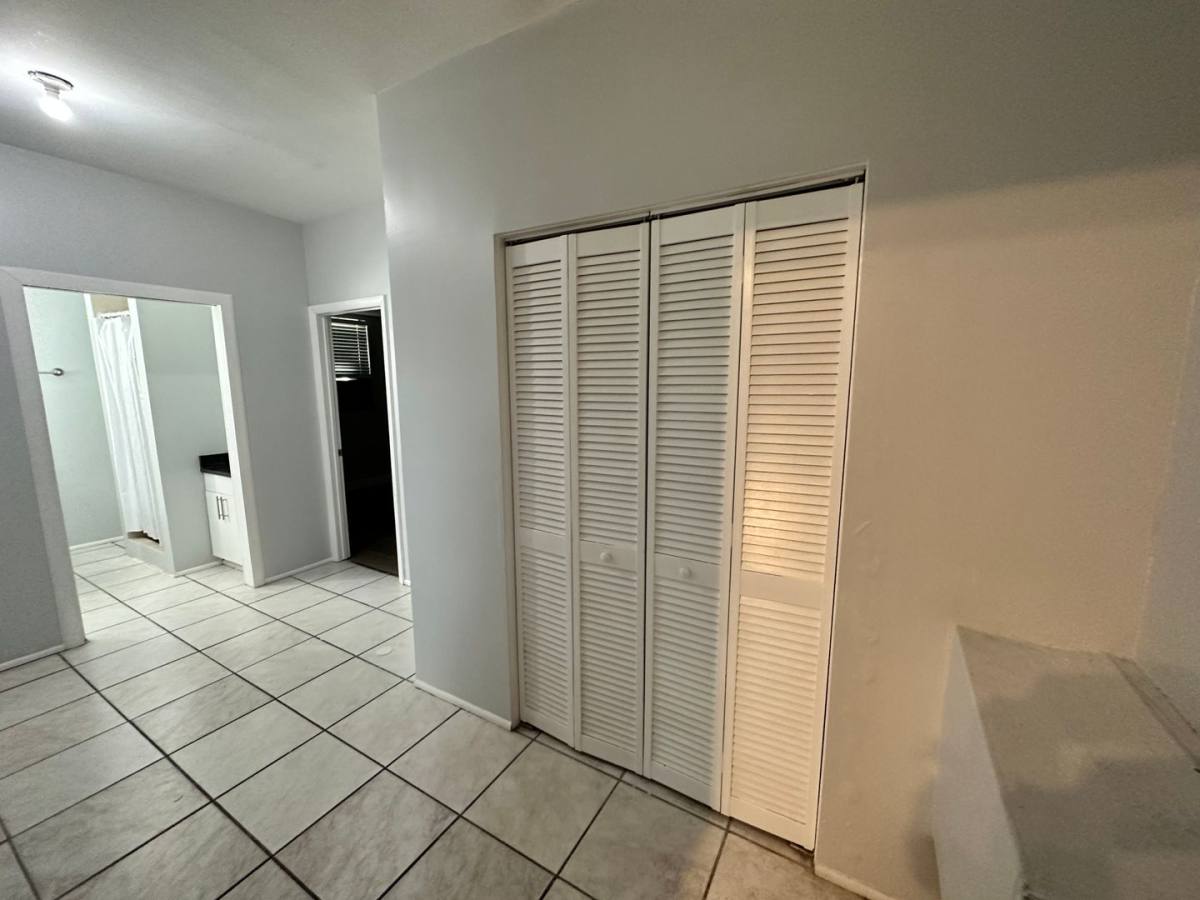 Apartment for rent at 1060 Indian Beach, Sarasota, FL 34234