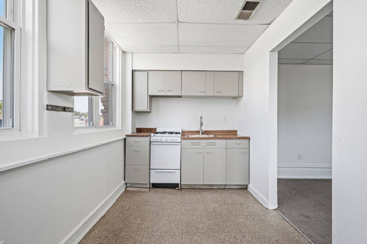 Apartment for rent at 6 E Pike St, Canonsburg, PA 15317