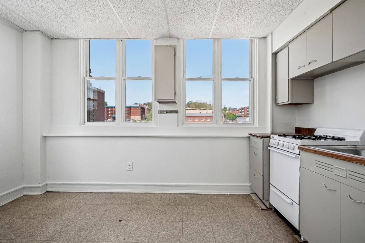 Apartment for rent at 6 E Pike St, Canonsburg, PA 15317