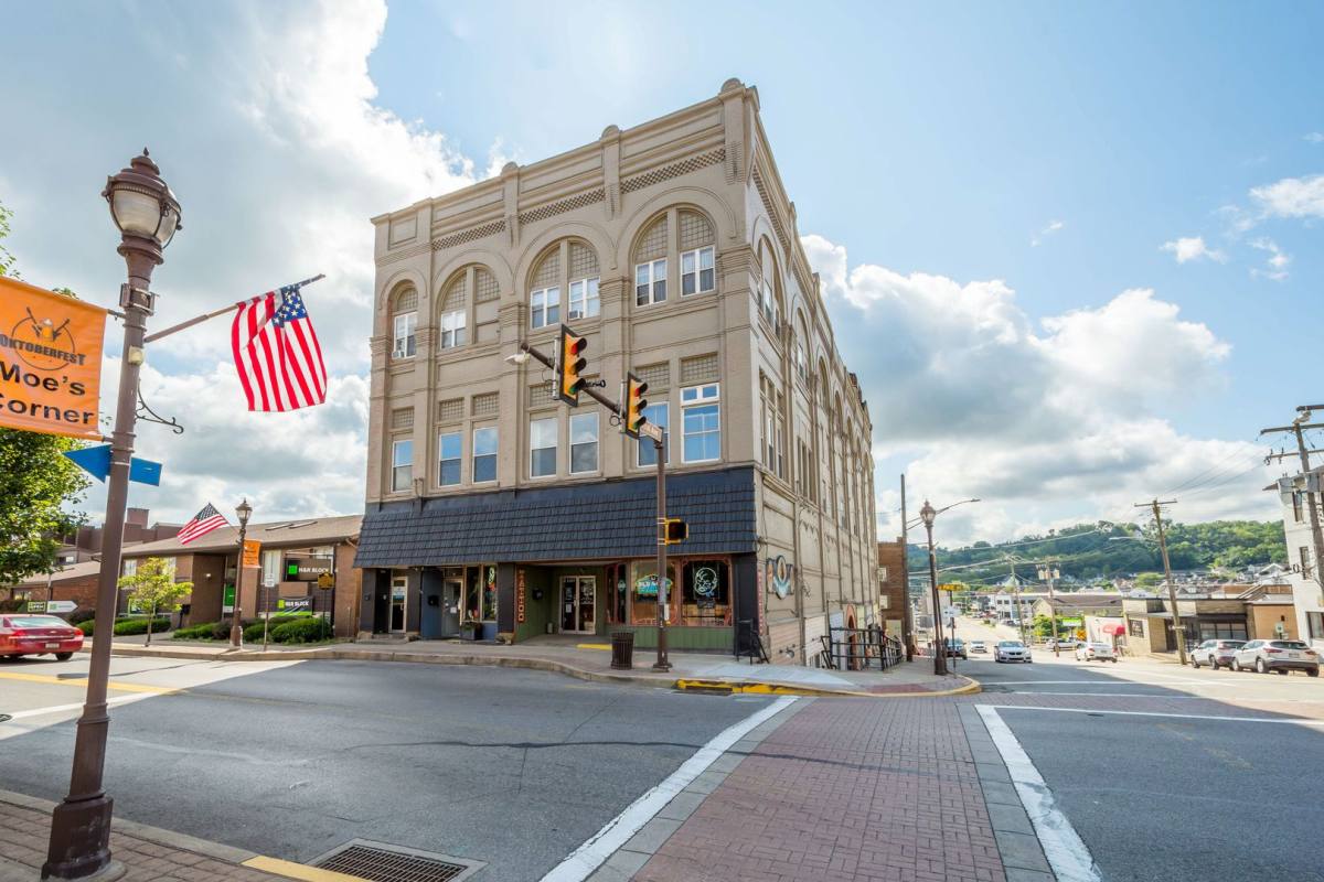 Apartment for rent at 6 E Pike St, Canonsburg, PA 15317